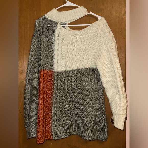 Colorblock Knit Sweater - Picture 2 of 3
